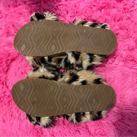 Toms Leopard Faux Fur Women's Slippers - Picture 2 of 2